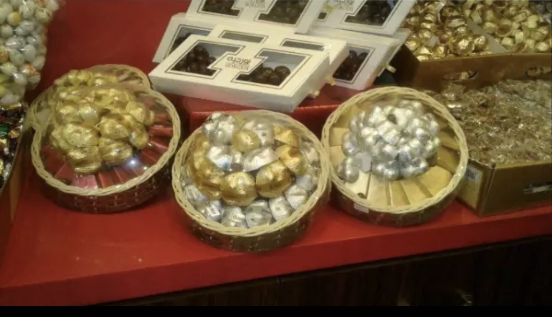 يوجد لدينا صحون من القش 🤩 لأصحاب محلات الشوكولاه والتمور والفواكه المجففة والحلويات والضيافة متوفرة بمقاسات متعددة المبيع حصرا للكميات ملاحظة السعر متقلب حسب القياس