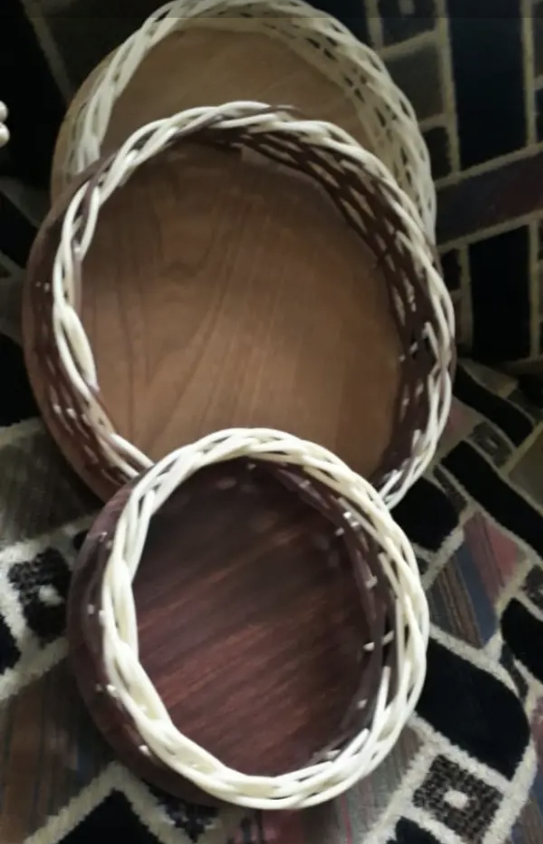 يوجد لدينا صحون من القش 🤩 لأصحاب محلات الشوكولاه والتمور والفواكه المجففة والحلويات والضيافة متوفرة بمقاسات متعددة المبيع حصرا للكميات ملاحظة السعر متقلب حسب القياس