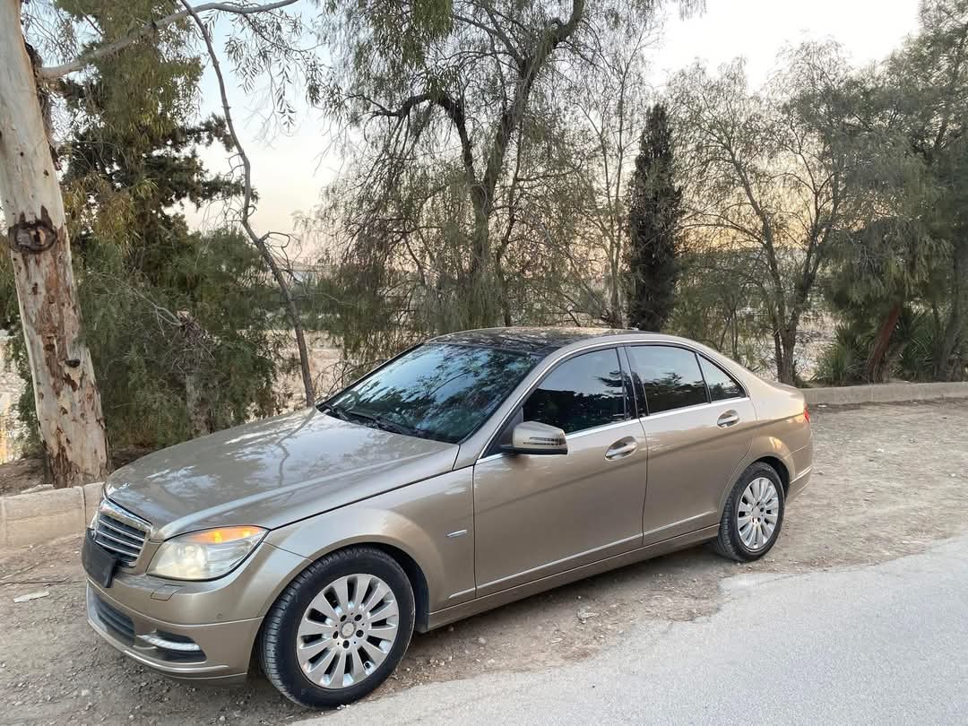 سيارة مرسيدس للبيع