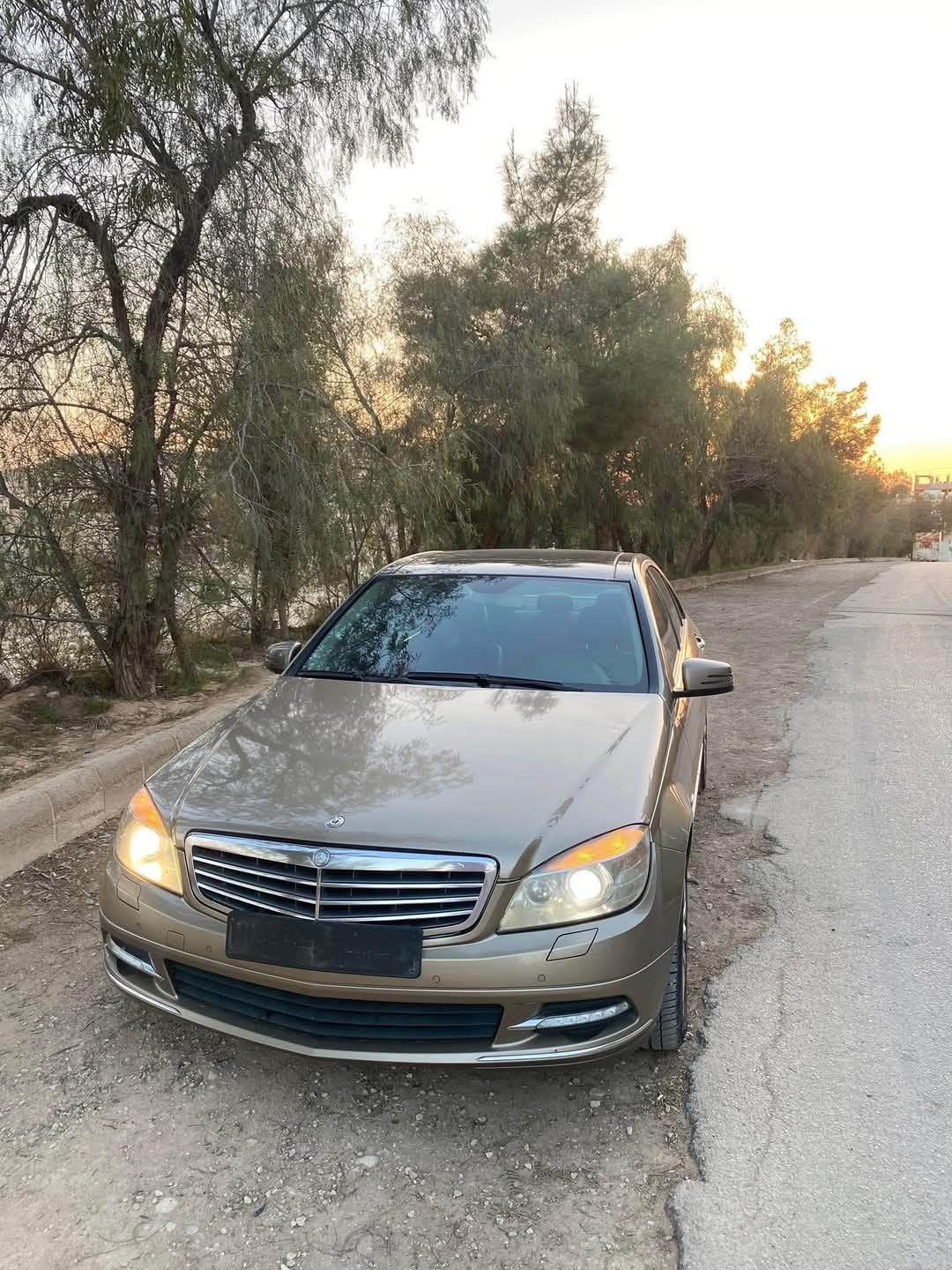 سيارة مرسيدس للبيع